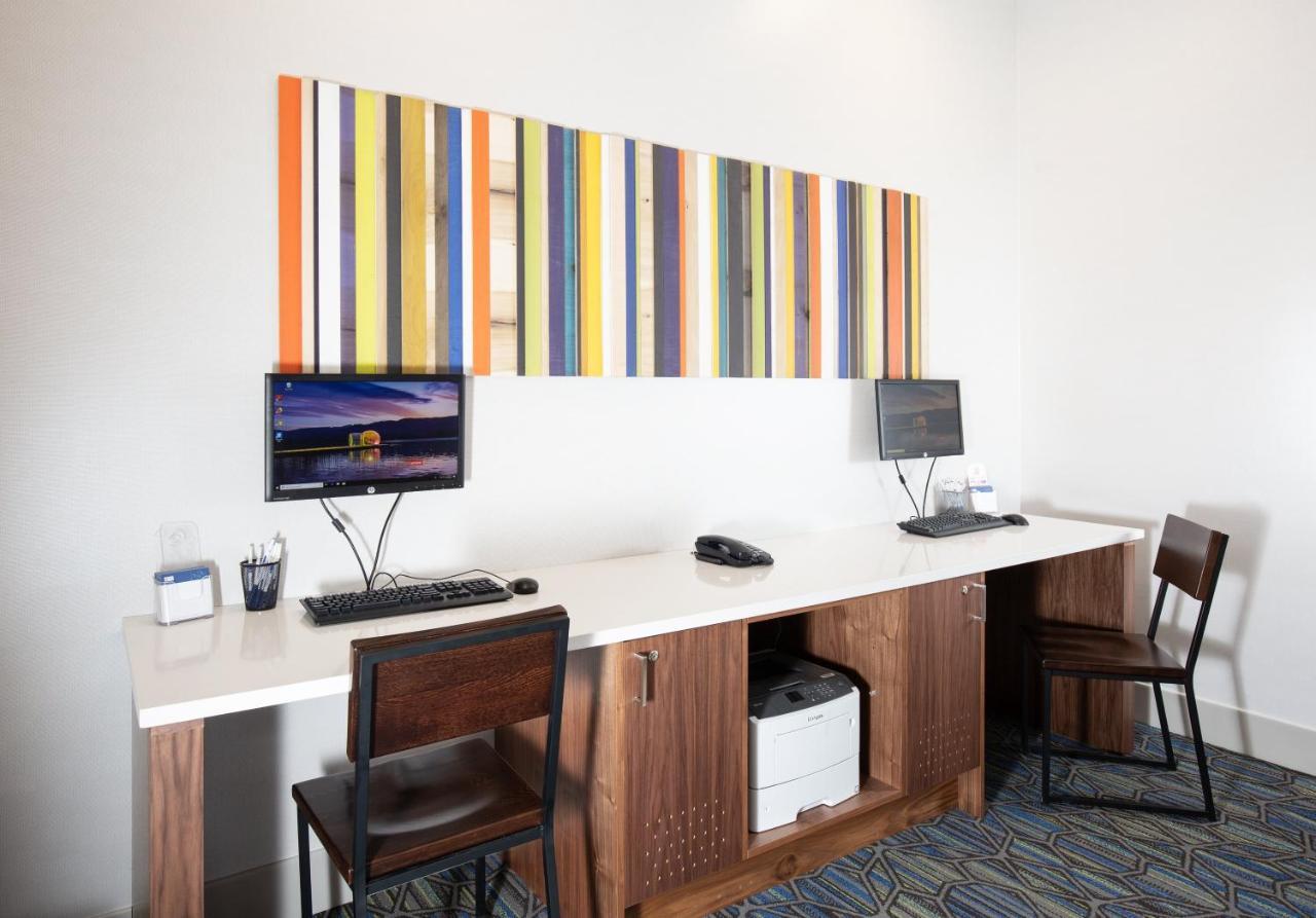 Holiday Inn Express Grande Prairie By Ihg Екстер'єр фото