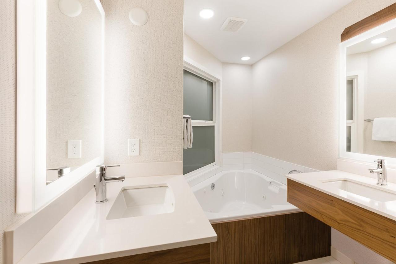 Holiday Inn Express Grande Prairie By Ihg Екстер'єр фото
