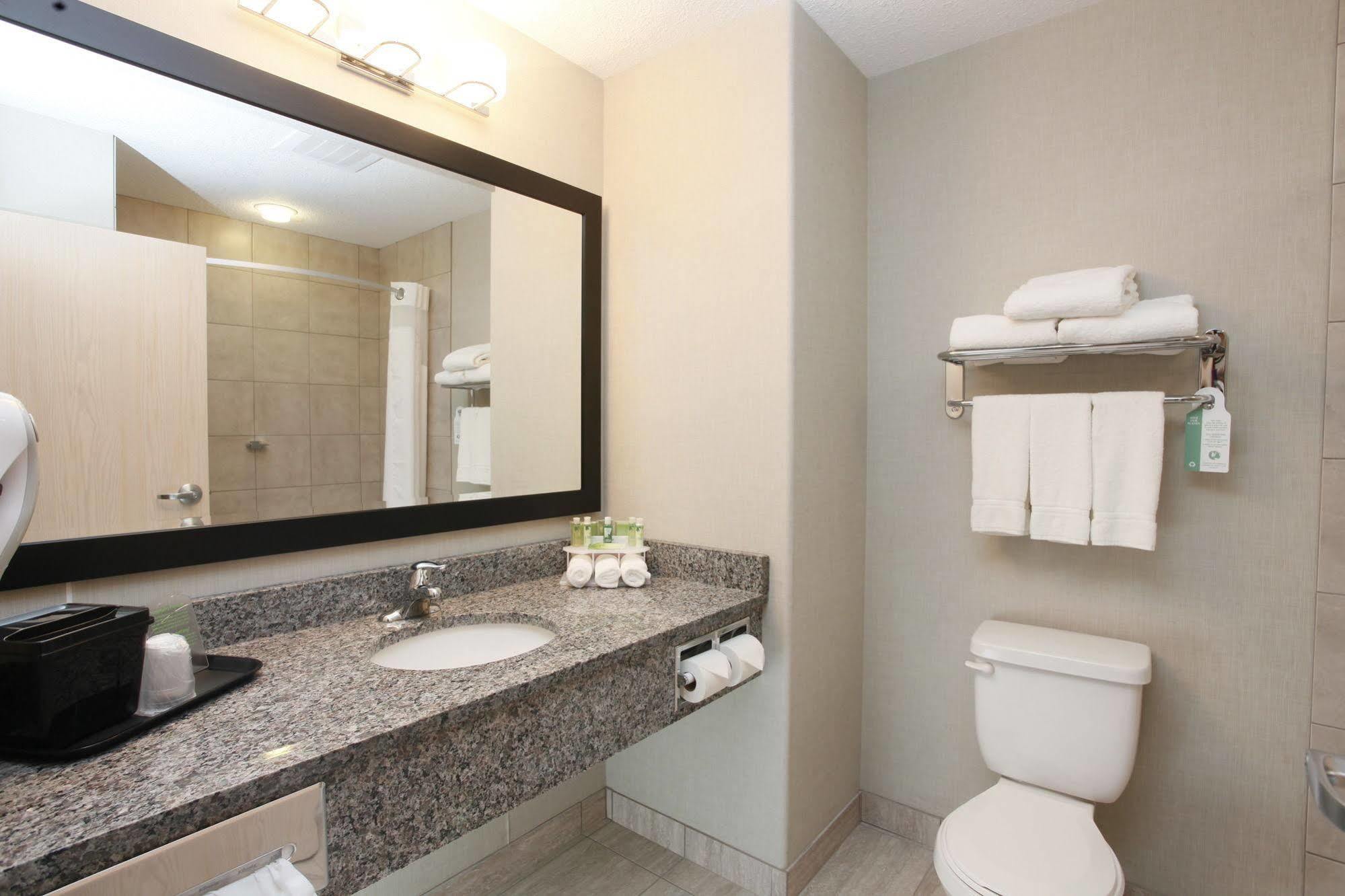 Holiday Inn Express Grande Prairie By Ihg Екстер'єр фото