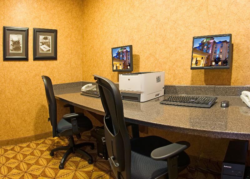 Holiday Inn Express Grande Prairie By Ihg Екстер'єр фото